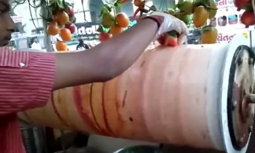 Cách làm kem hoa quả gây kinh ngạc của người Ấn Độ