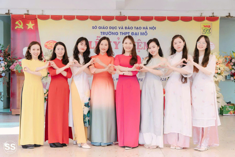 Teachers of the Literature Group. Photo: NVCC z6817345296273-64da5742a1a953bc663fa3675dcde57e.jpg