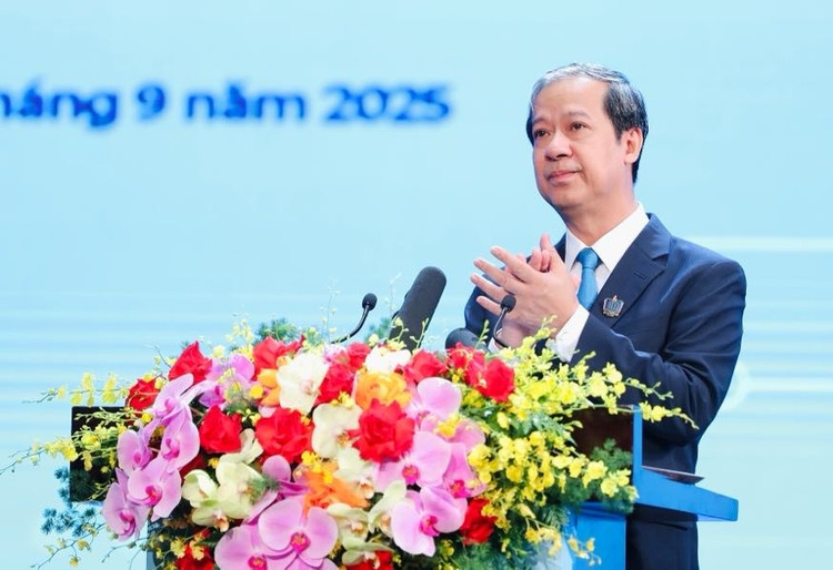 Bộ trưởng Nguyễn Kim Sơn phát biểu tại buổi Lễ Khai giảng đặc biệt. img-6553.jpg