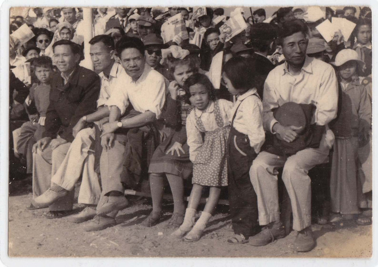 Năm 1956, GS Tạ Quang Bửu (áo trắng, ngồi giữa) làm Hiệu trưởng Trường ĐH Bách khoa Hà Nội. Ảnh: Tư liệu. ta-quang-buu-2.jpg
