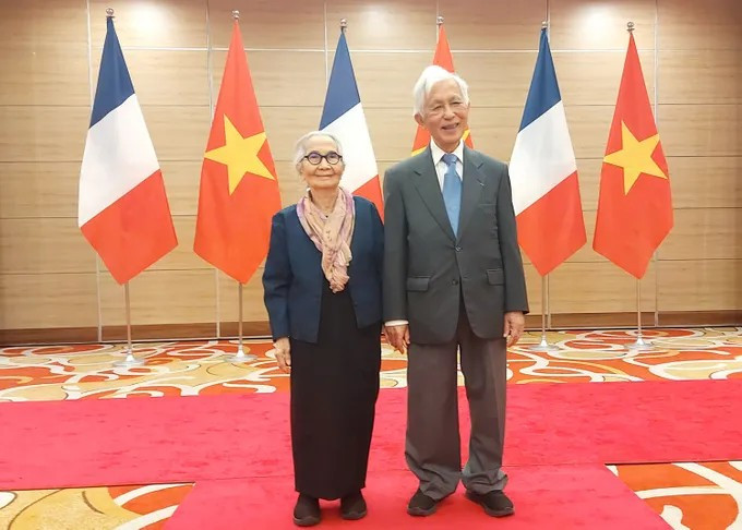 លោកសាស្ត្រាចារ្យ Tran Thanh Van និងភរិយាលោក Le Kim Ngoc។ រូបថត៖ ICISE ។ gs-tran-thanh-van.png