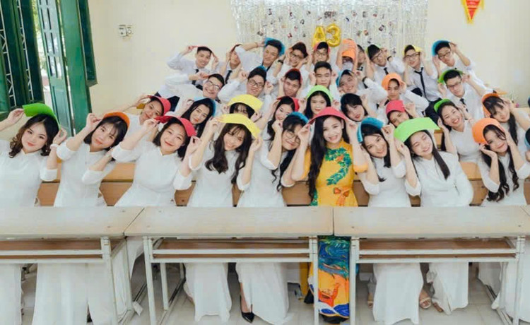 Teacher Nguyen Thi Hue and her students had a spectacular co-hue-2.jpg