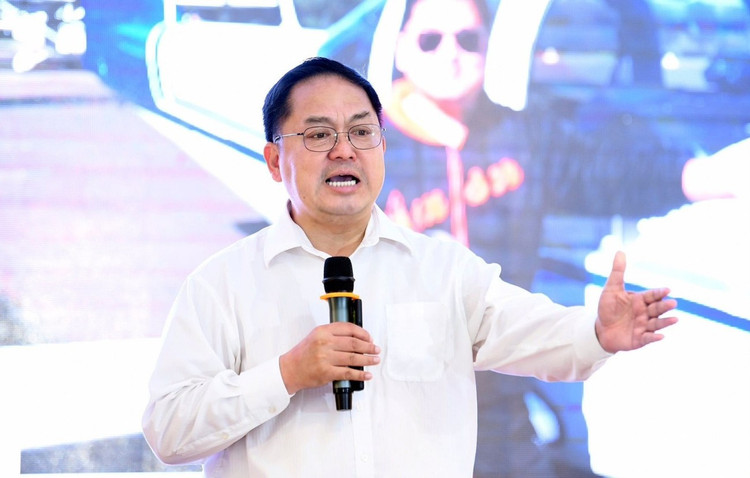إن السيد هوانغ نام تيان ليس hoang-nam-tien.jpg