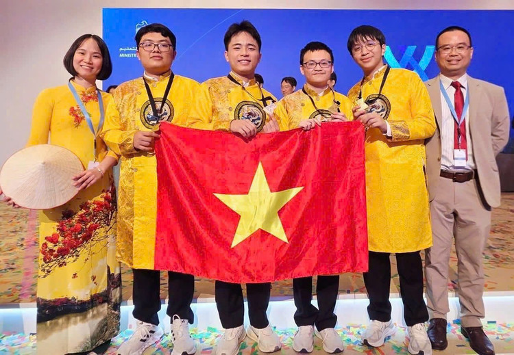 Đây là lần đầu tiên trong lịch sử, đội tuyển Việt Nam giành 4 Huy chương vàng (HCV) trong một Kì thi Olympic Hóa học Quốc tế. Ảnh: MOET. nguyen-hoang-khoi-3.jpg
