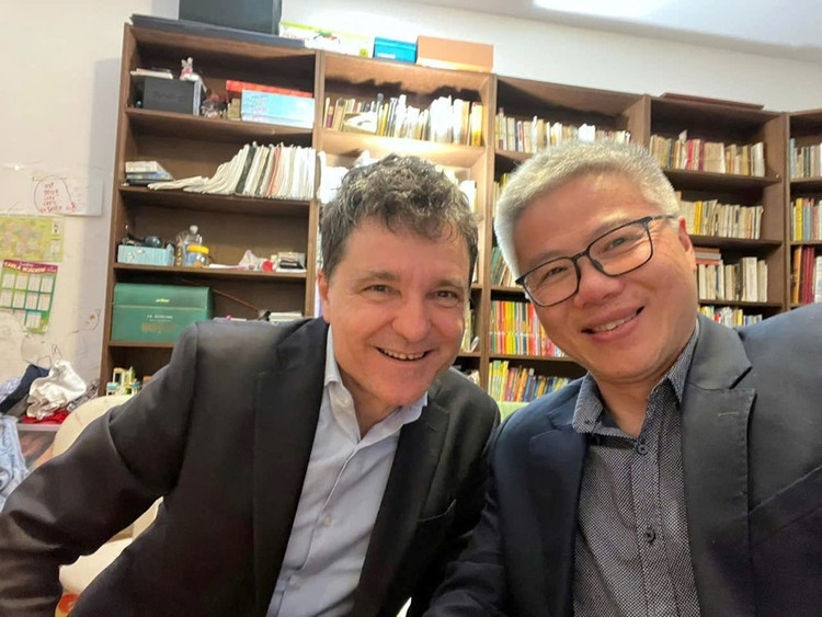 Professor Ngo Bao Chau and the new President of Romania - Nicușor Dan. Photo: FBNV. gs-chau-2.jpg