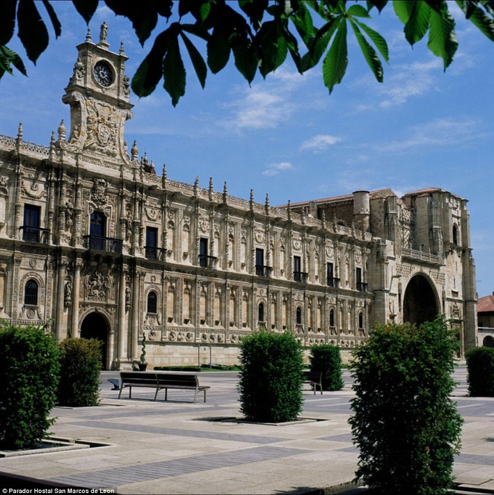 Khách sạn The Parador Hostal San Marcos de Leon ở Tây Ban Nha là một trong những khách sạn kỳ lạ nhất trong lịch sử thế giới.