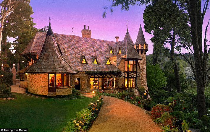 Khách sạn Thorngrove Manor của Úc trông giống như một hình ảnh từ câu chuyện cổ tích với ngoại thất lãng mạn của nó.