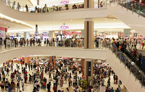 Trước đó, hồi tháng 1/2014, Aeon Nhật Bản cũng khai trương trung tâm mua sắm đầu tiên tại Việt Nam (Aeon Tân Phú Celadon) tại quận Tân Phú, TP HCM. Dự án Trung tâm mua sắm AEON - Tân Phú Celadon đã được Tập đoàn Aeon Mall công bố từ tháng 3/2012 với mức đầu tư 109 triệu USD.
