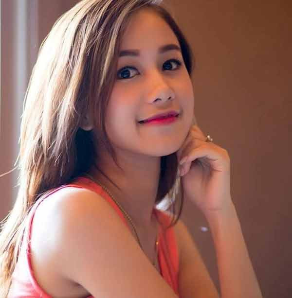 Dự báo thời tiết , bản tin tiêu điểm thị trường là hai chuyên mục Thu Thảo đảm nhận khi công tác tại Đài truyền hình Hải Phòng. Không chỉ có duyên ăn nói, Thảo còn sở hữu ngoại hình xinh xắn. Cô thường xuyên được mời làm mẫu cho bộ ảnh thời trang.