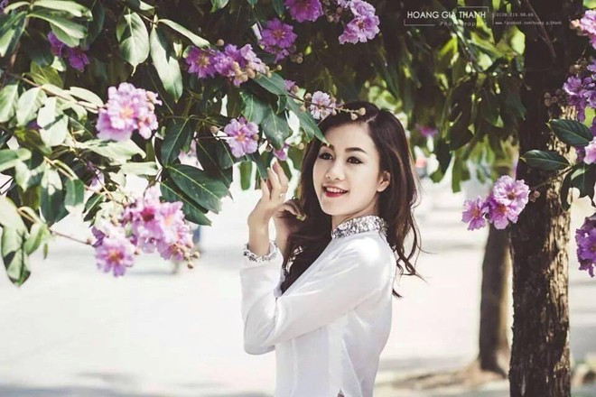 Ngoài khả năng dẫn chương trình, Thu Thảo còn thích hát - múa, nhưng cô không có nhiều thời gian để phát huy thế mạnh này.