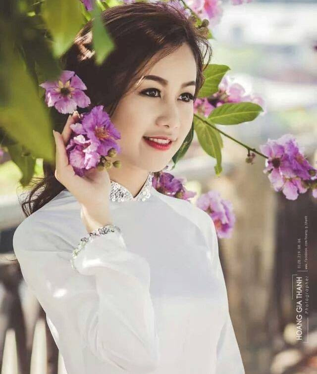 Gương mặt sáng, đường nét sắc sảo chính là một trong những nét duyên hút người đối diện trong mỗi khuôn hình có Thảo xuất hiện.