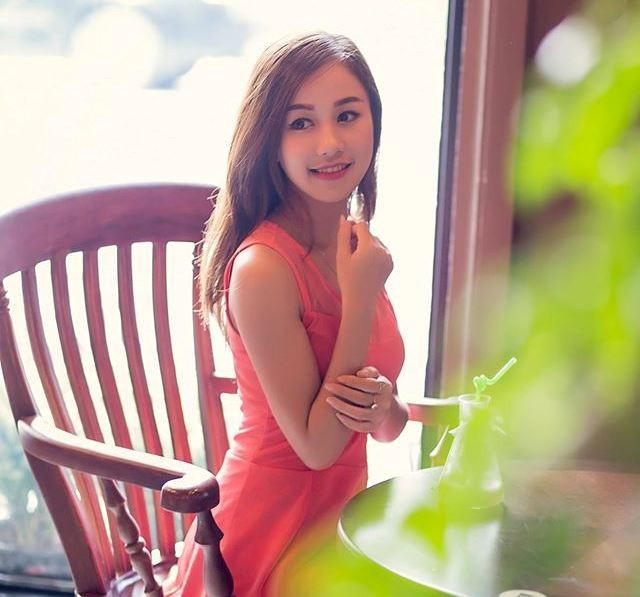 Thảo tốt nghiệp ĐH dân lập Hải Phòng. Ngoài làm MC cho Đài truyền hình, thỉnh thoảng khi có sự kiện bên ngoài, cô vẫn tham gia dẫn để bồi đắp cho bản thân những kinh nghiệm chuyên môn.