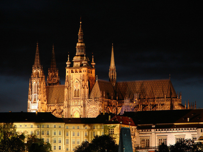 2. Lâu đài Prague, Cộng hòa Séc. Lâu đài Prague được công nhận là lâu đài cổ lớn nhất thế giới bởi sách kỷ lục Guinness, với tổng diện tích lên tới 70.000 m2.