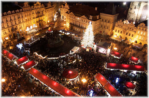3. Chợ Giáng sinh ở Prague, Cộng hòa Czech: Đến khu chợ này, du khách sẽ có cảm giác như lạc vào thời Trung Cổ bởi vẻ cổ kính của khu Old Town và quảng trường Wenceslas. Phiên chợ bắt đầu từ ngày 27/11 đến 2/1 hàng năm.