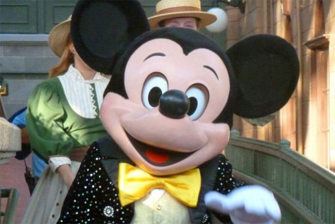 14. Disney, giá trị thương hiệu: 27,4 tỷ USD. Disney là thương hiệu nổi tiếng, có xuất xứ từ Mỹ. Hãng này đã thành công vang dội với loạt phim hoạt hình về các nhân vật xinh xắn như chuột Mickey, chuột Minnie, gấu Pooh, Piglet, những nàng công chúa xinh đẹp…