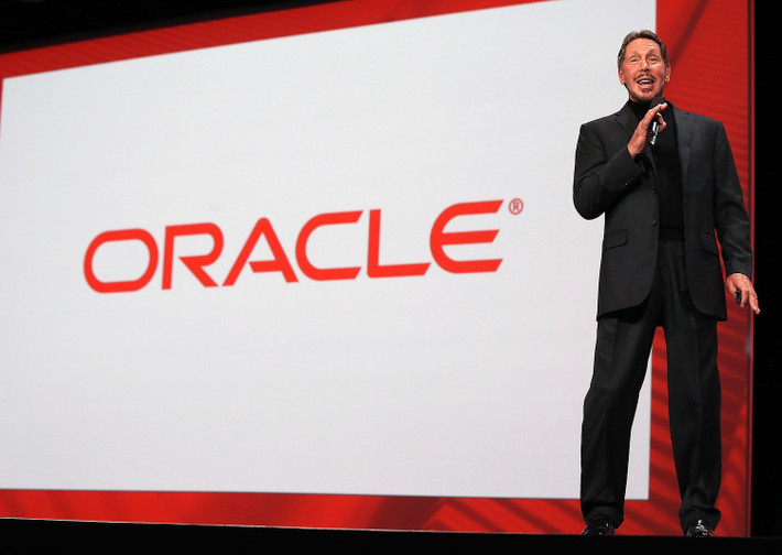 15. Oracle, giá trị thương hiệu: 25,8 tỷ USD. Oracle là hãng phần mềm, một hệ quản trị cơ sở dữ liệu phổ biến trên thế giới. Hãng Oracle ra đời đầu những năm 70 của thế kỷ 20 tại nước Mỹ. Khởi đầu với phần mềm quản trị cơ sở dữ liệu cách đây hơn 50 năm.