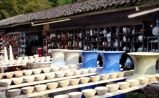 Do chất lượng tốt, Cảnh Đức Trấn được chọn là nơi chuyên sản xuất đồ gốm sứ cho hoàng cung từ thời Đường, Tống, Nguyên, Minh, Thanh.