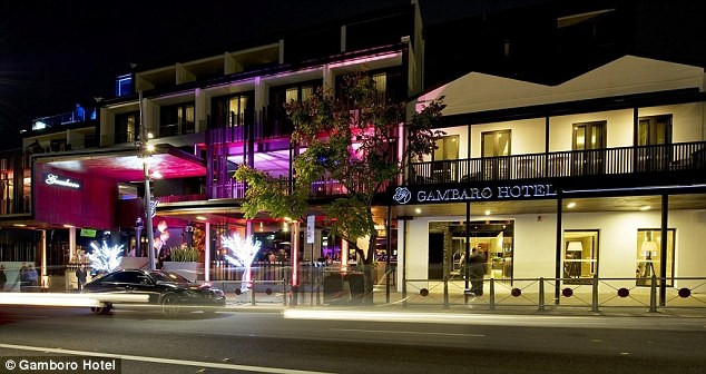 Tham dự thượng đỉnh G20 lần này với tư cách một đại diện của Liên hiệp quốc, Tổng thống Myanmar Thein Sein chọn căn phòng có giá 1.025 USD/đêm trong khách sạn Gambaros. Ông Thein Sein chọn căn phòng có 2 phòng ngủ lớn và nhiều ban công.