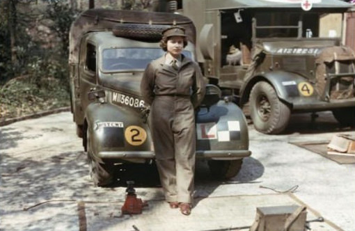 Hình ảnh quý giá chụp Nữ hoàng Elizabeth trong thời gian phục vụ trong quân đội hồi chiến tranh thế giới 2.