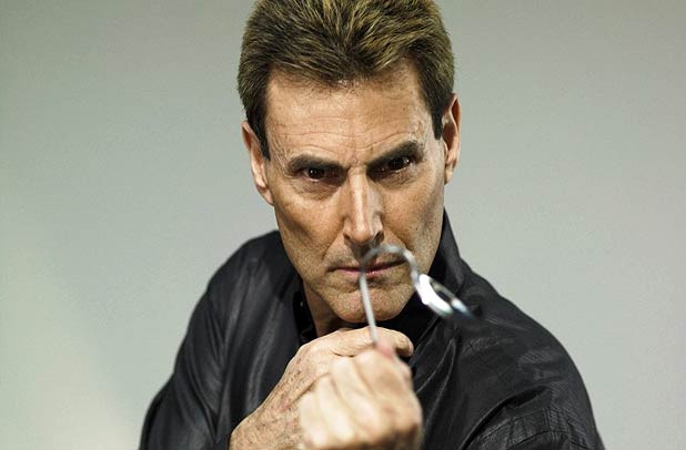 Uri Geller - nhà tâm linh nổi tiếng thế giới sinh ngày 20/12/1946. Nhà tâm linh này cho biết khả năng đặc biệt của bản thân đến từ các hành tinh xa xôi Hoova thuộc hệ mặt trời khác.