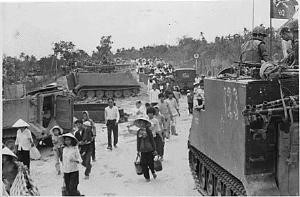 Người dân ở Mỹ Tho đi tị nạn năm 1968.