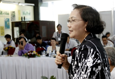 Chân dung "nụ cười chiến thắng" Võ Thị Thắng qua ảnh - Ảnh 1 Phát biểu tại Hội thảo bàn tròn “Gặp gỡ các nhân chứng lịch sử”, nhân kỷ niệm 40 năm Ngày ký Hiệp định Paris về Việt Nam (27/1/1973 - 27/1/2013).