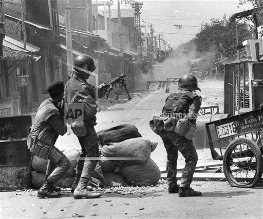 Nhóm binh sĩ quân đội Sài Gòn nổ súng tấn công ở Chợ Lớn ngày 7/2/1968.
