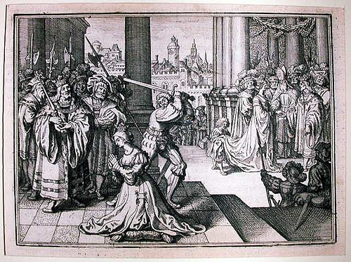 Hoàng hậu Anne Boleyn đã đi bộ một đoạn ngắn lên đoạn đầu đài rồi nói những lời cuối cùng trước khi từ giã cõi đời. Sau đó, đao phủ đã dùng kiếm chém một lần duy nhất khiến đầu của hoàng hậu xấu số Anne Boleyn rơi xuống đất.