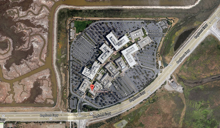 Trụ sở của mạng xã hội Facebook tại Menlo Park, California (Mỹ) là một tổ hợp nhiều tòa nhà từng thuộc về hãng sản xuất máy chủ Sun Microsystems.