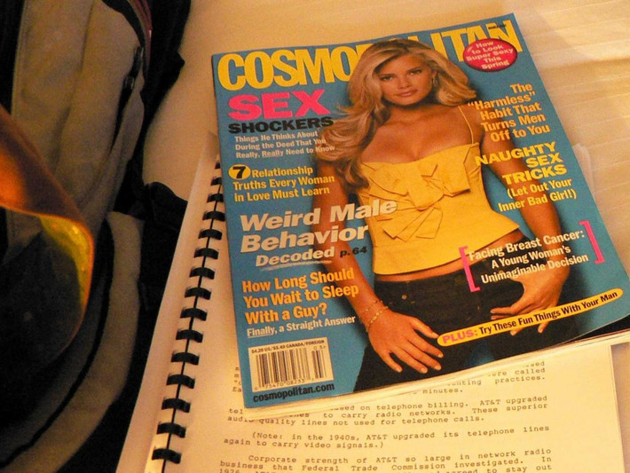 10. Sữa chua Cosmopolitan – 1999: Tạp chí Cosmopolitan đã có một quyết định khá thú vị khi khởi động một nhãn hiệu sữa chua vào năm 1999 khi thị trường sữa chua đã bão hòa và độc giả của Cosmo cũng đủ hài lòng với việc đọc tạp chí.