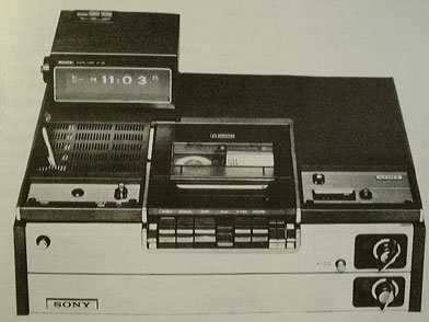 2. Sony Betamax – 1975: Những năm 1970 đã chứng kiến một cuộc cạnh tranh định dạng video giữa Betamax và VHS. Sony đã mắc một sai lầm: Họ bán Betamax năm 1975 trong khi các đối thủ cạnh tranh bắt đầu phát hành máy VHS. Sony giữ Betamax độc quyền và sản phẩm VHS nhanh chóng vượt qua công ty này.