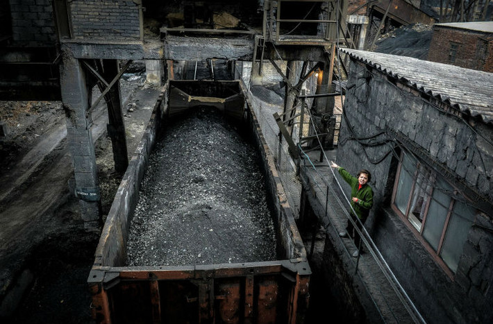 Hiện tại, Ukraine phải nhập khẩu than đá để chạy các nhà máy nhiệt điệt.