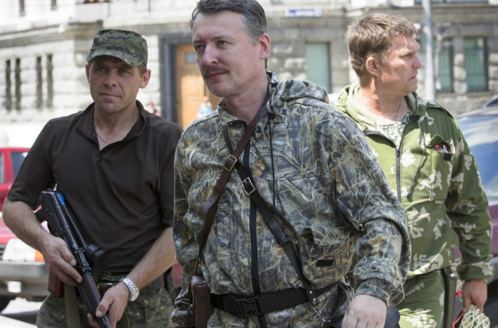 Nổi tiếng nhất trong số những người Nga tham gia chiến đấu ở miền đông Ukraine là Igor "Strelkov" Girkin, người được cho là giữ hàm đại tá trong Quân đội Nga ít nhất là đến cuối năm 2013.