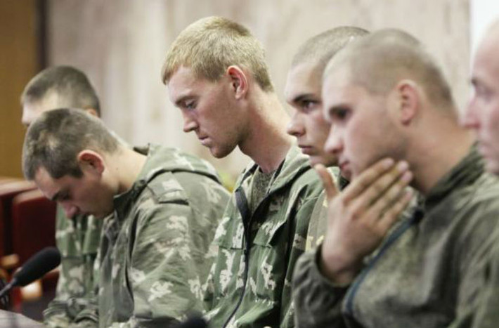Binh sĩ Nga bị Ukraine bắt giữ do vượt biên giới.