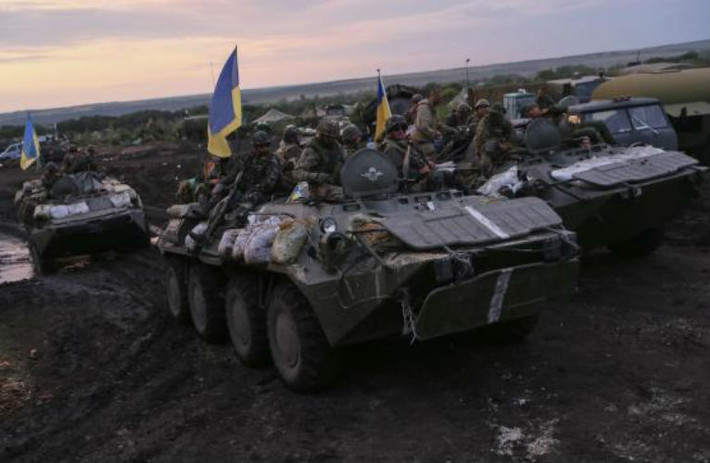 Lực lượng bọc thép Ukraine tiến về Slavyansk.