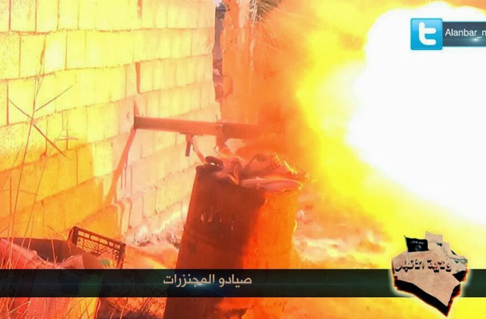 Để chống lại lực lượng bọc thép của Quân đội Iraq và Syria, IS cũng sở hữu súng phóng tên lửa M79 Osa - có khả năng bắn đạn 90mm.