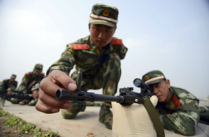 Các chiến sĩ này cũng được huấn luyện bắn tỉa....