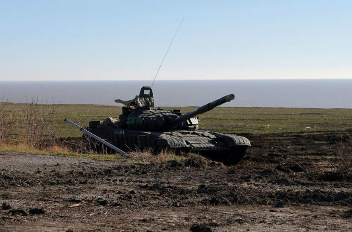 Một chiếc xe tăng ở miền đông Ukraine.
