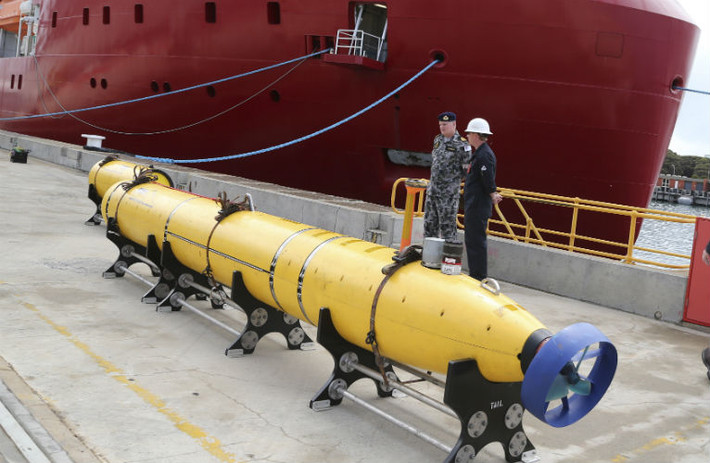 Trong nỗ lực tìm kiếm chiếc MH370, tàu lặn loại nhỏ Bluefin đã được triển khai ở khu vực phát hiện tín hiệu âm thanh được cho là của MH370 nhưng không tìm kiếm được gì. Khu vực tìm kiếm mới của MH370 được chuyển xuống khu vực nằm cách bờ biển phía tây của Australia khoảng 1.800 km.