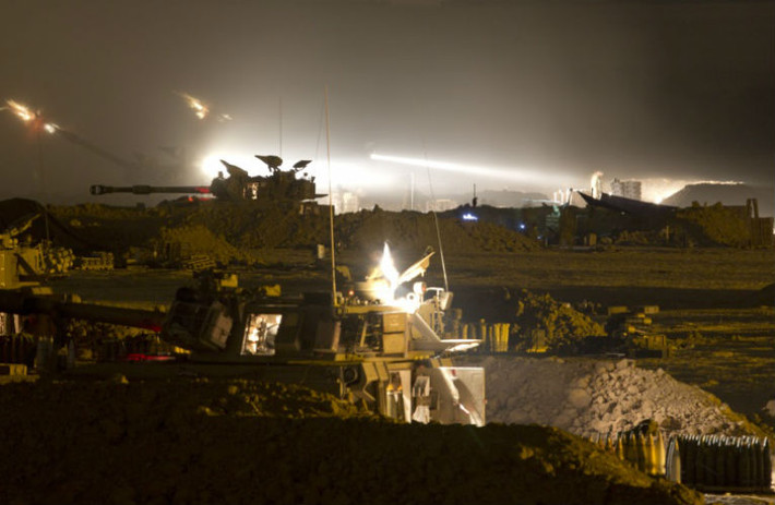 Pháo 155mm của Israel bắn về phía dải Gaza.