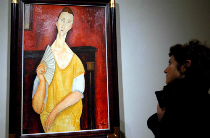 Tổng giá trị 5 bức tranh bị đánh cắp là 500 triệu USD. Trong ảnh là bức La femme a l'aventail của Modigliani.