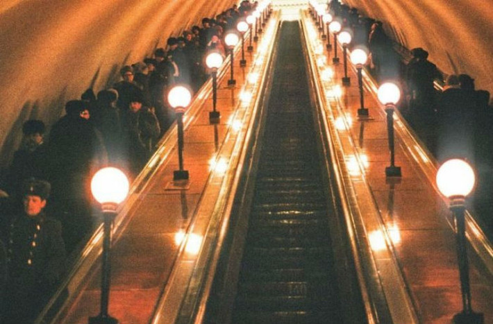 Người dân Moscow trên đường xuống ga điện ngầm.