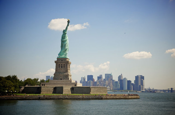 New York là thành phố tuyệt vời và sạch sẽ hàng đầu của Mỹ với bảo tàng, công viên, nhà hàng, khách sạn và các khu mua sắm. Thành phố sở hữu 2 công viên xanh lớn của Mỹ.