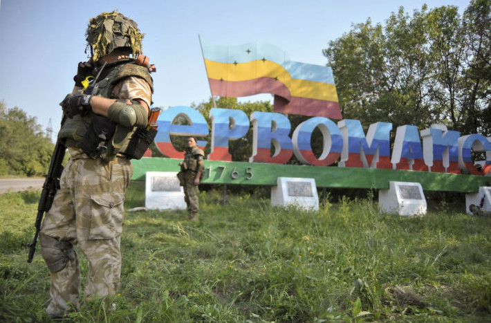 Quân đội Ukraine bên ngoài thành phố Pervomaisk của Lugansk.