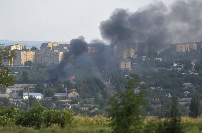 Thành phố Pervomaisk của tỉnh Lugansk bị Quân đội Ukraine tấn công.