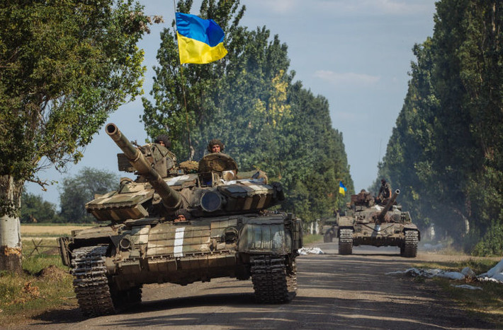 Xe tăng Ukraine tiến về Donetsk.