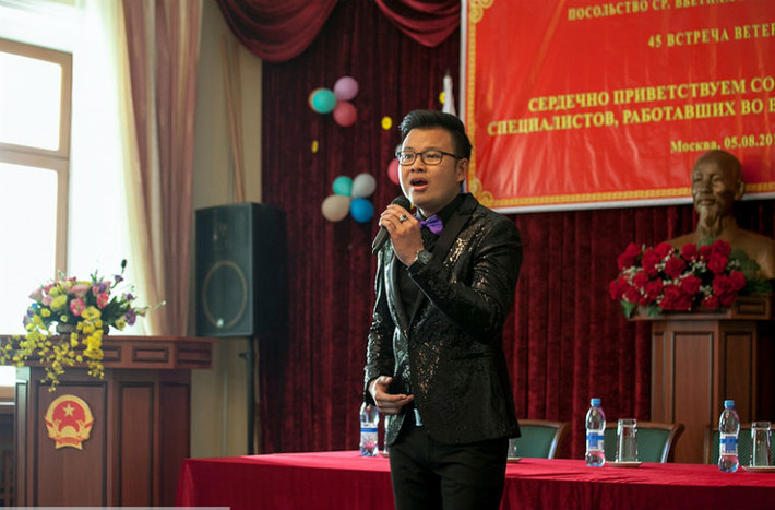 Các ca sĩ Việt Nam biểu diễu cả những ca khúc Việt Nam nổi tiếng thời bấy giờ.