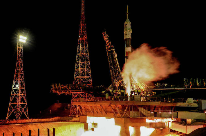 Nga phóng tên lửa Soyuz-FG mang theo tàu vũ trụ có người lái Soyuz TMA-15M ở tổ hợp Balkonur.
