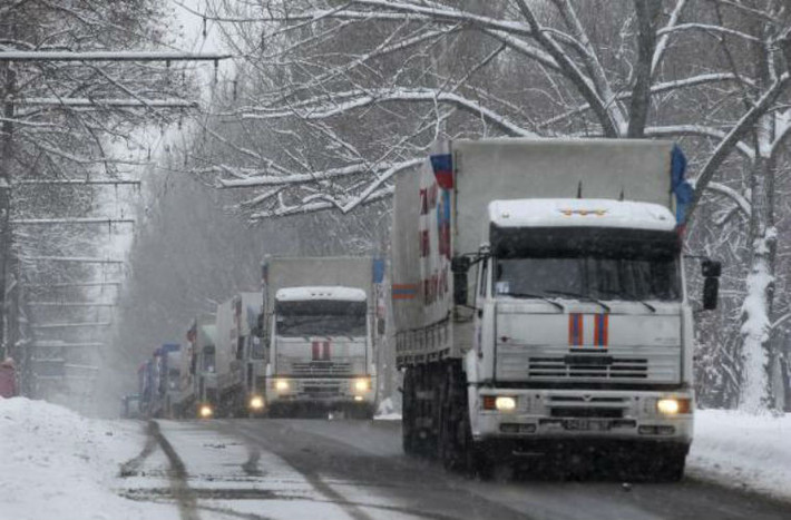 Tờ Korrespondent đưa tin, đoàn xe cứu trợ của Nga tiến vào biên giới Ukraine không có việc xem xét của biên phòng và không làm thủ tục hải quan hàng hóa.