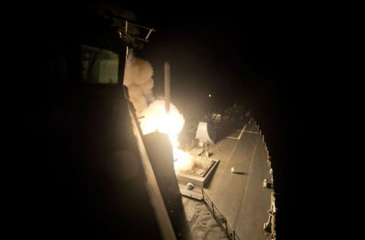 Tên lửa Tomahawk được phóng đi từ tàu khu trục USS Arleigh Burke ở Biển Đỏ ngày 23/9.
